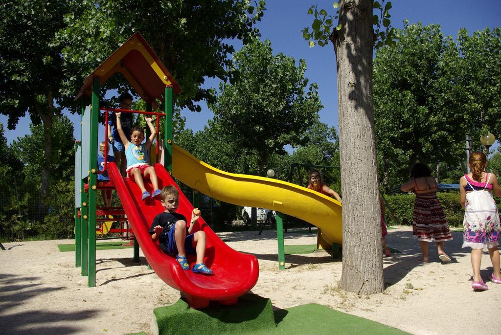 לזינה Villaggio Albatros Resort מראה חיצוני תמונה