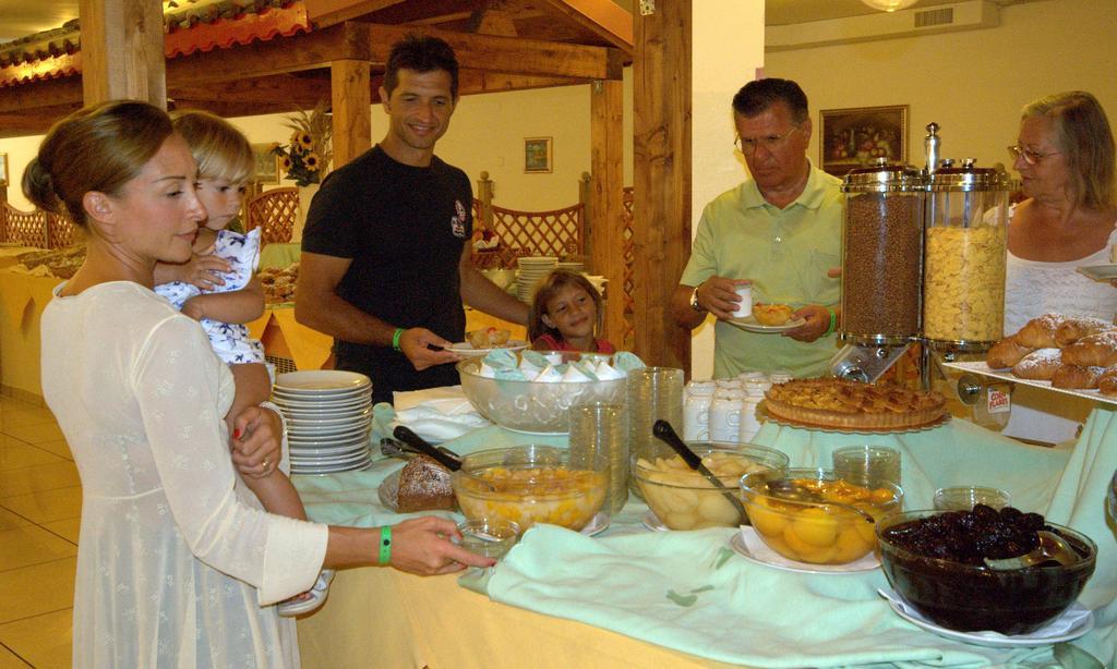 לזינה Villaggio Albatros Resort מראה חיצוני תמונה