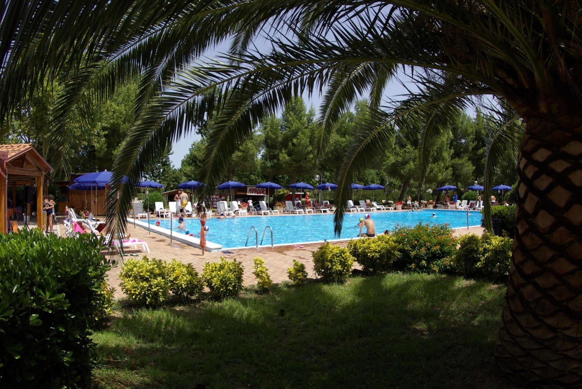 לזינה Villaggio Albatros Resort מראה חיצוני תמונה