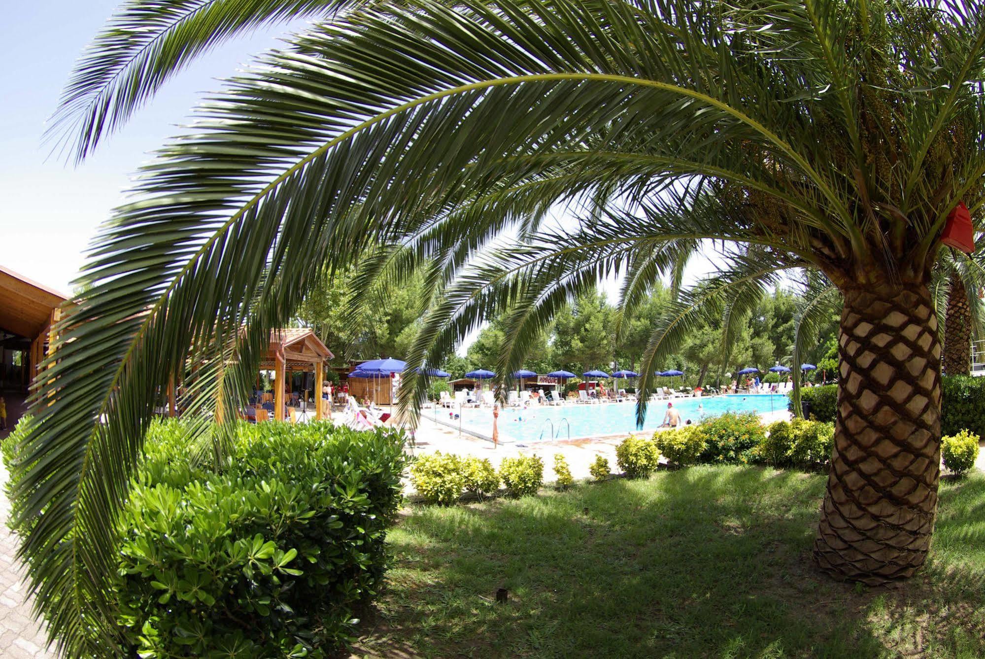 לזינה Villaggio Albatros Resort מראה חיצוני תמונה